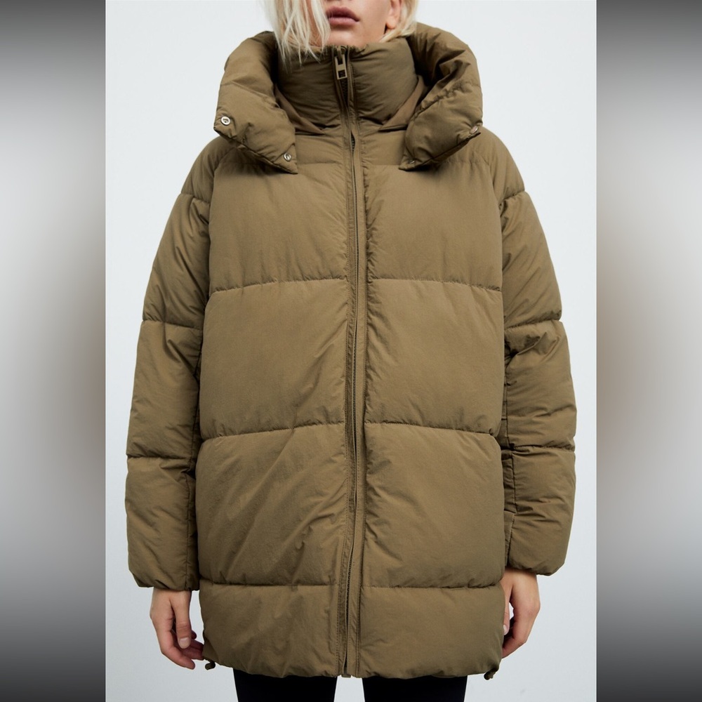 Zara * WATER REPELLENT PUFFER COAT* nice design and light jacket.